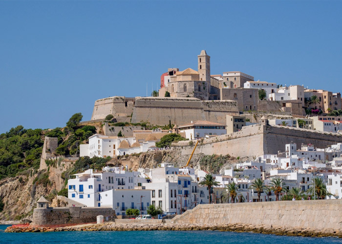 Destination Ibiza Evolution Yacht