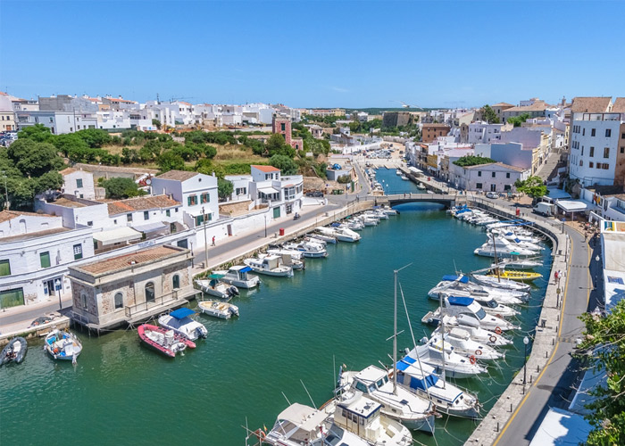 Destination Menorca Evolution Yacht