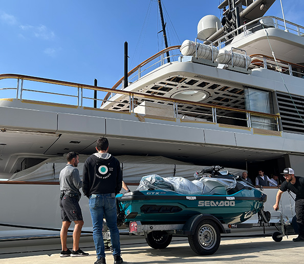 Logistic Services Evolution Yacht Agents